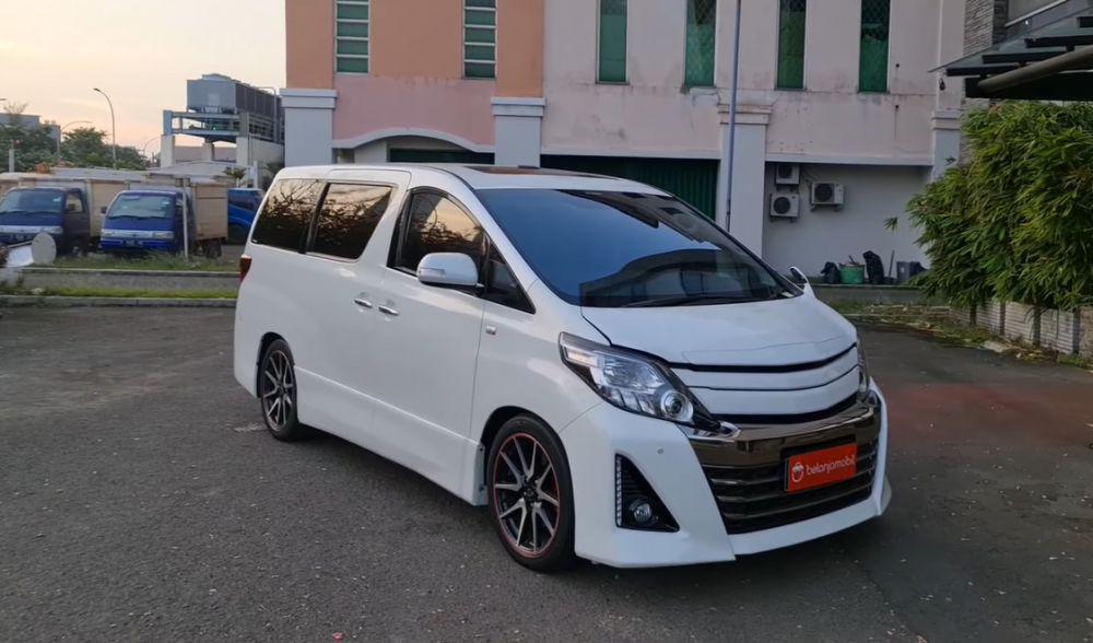 Deretan Mobil Mewah Bekas Taksi, Harganya Menggiurkan