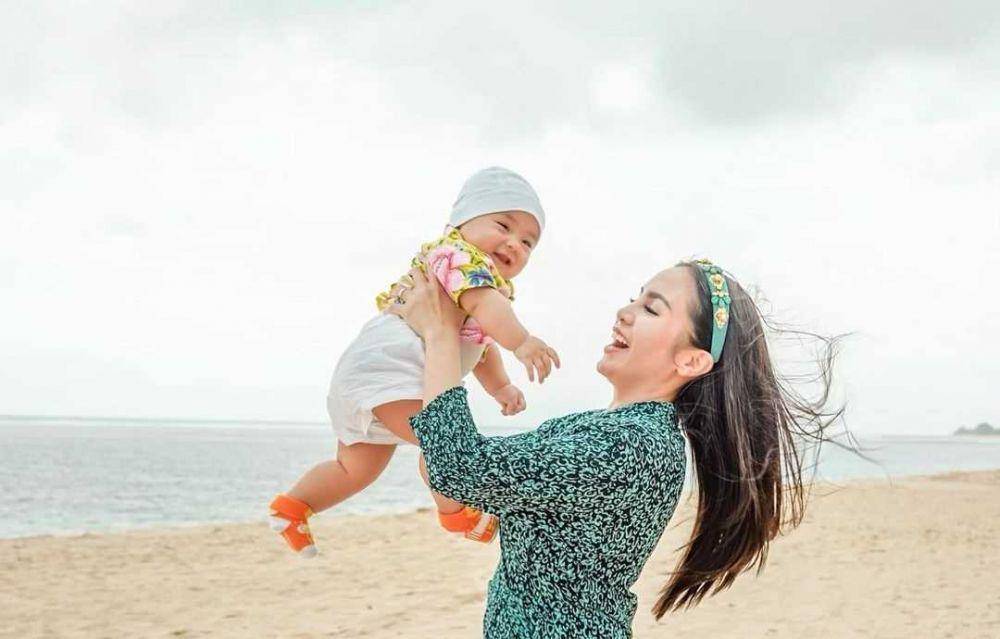 Momo dan anak (instagram.com/therealmomogeisha)