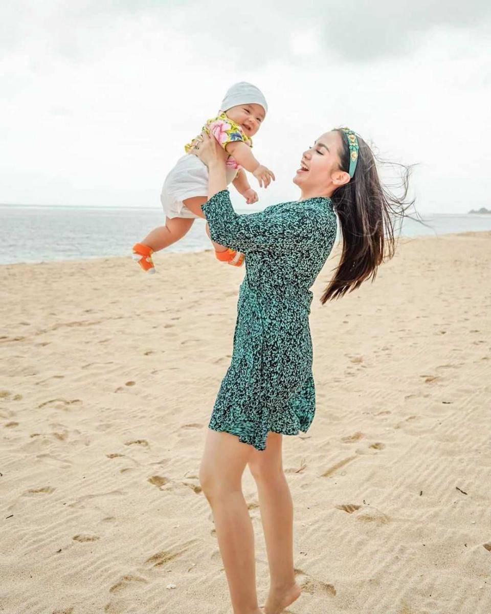 Momo dan anak (instagram.com/therealmomogeisha)