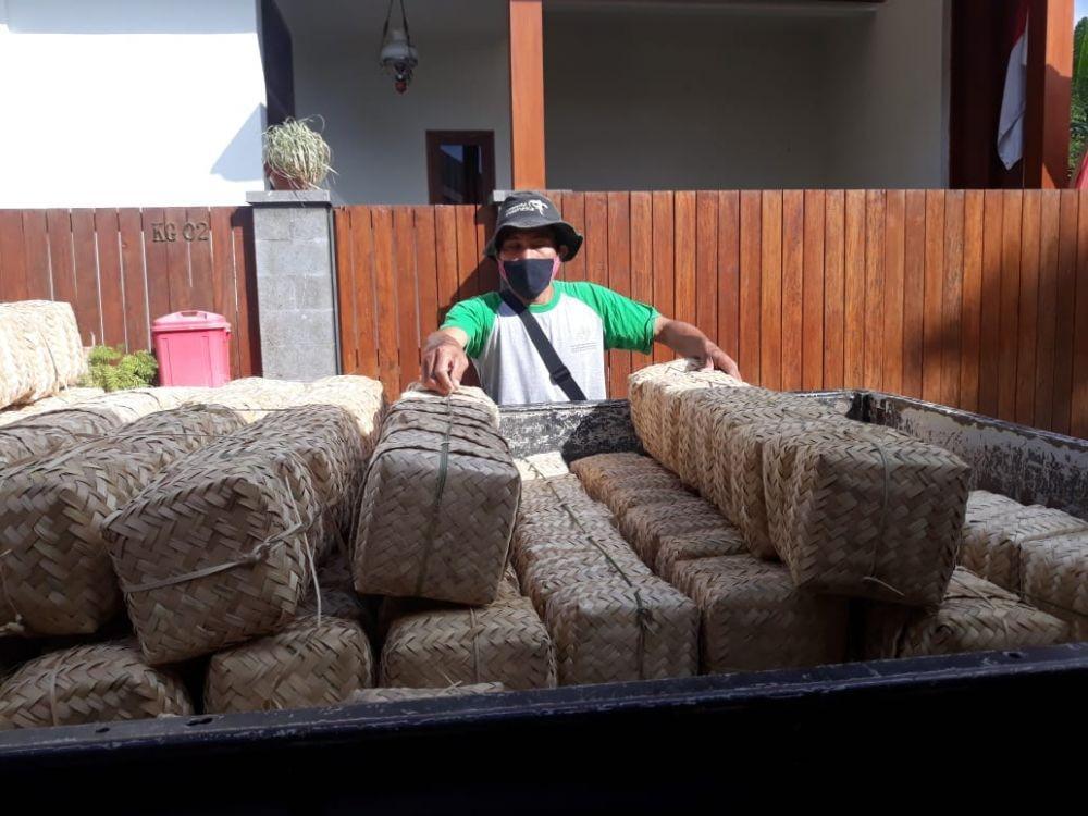 Musim Pernikahan, Perajin Besek Banyuwangi Laris Orderan
