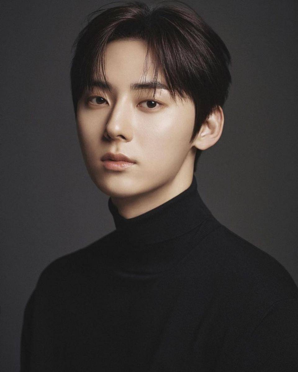 Minhyun Nu'est (instagram.com/optimushwang)