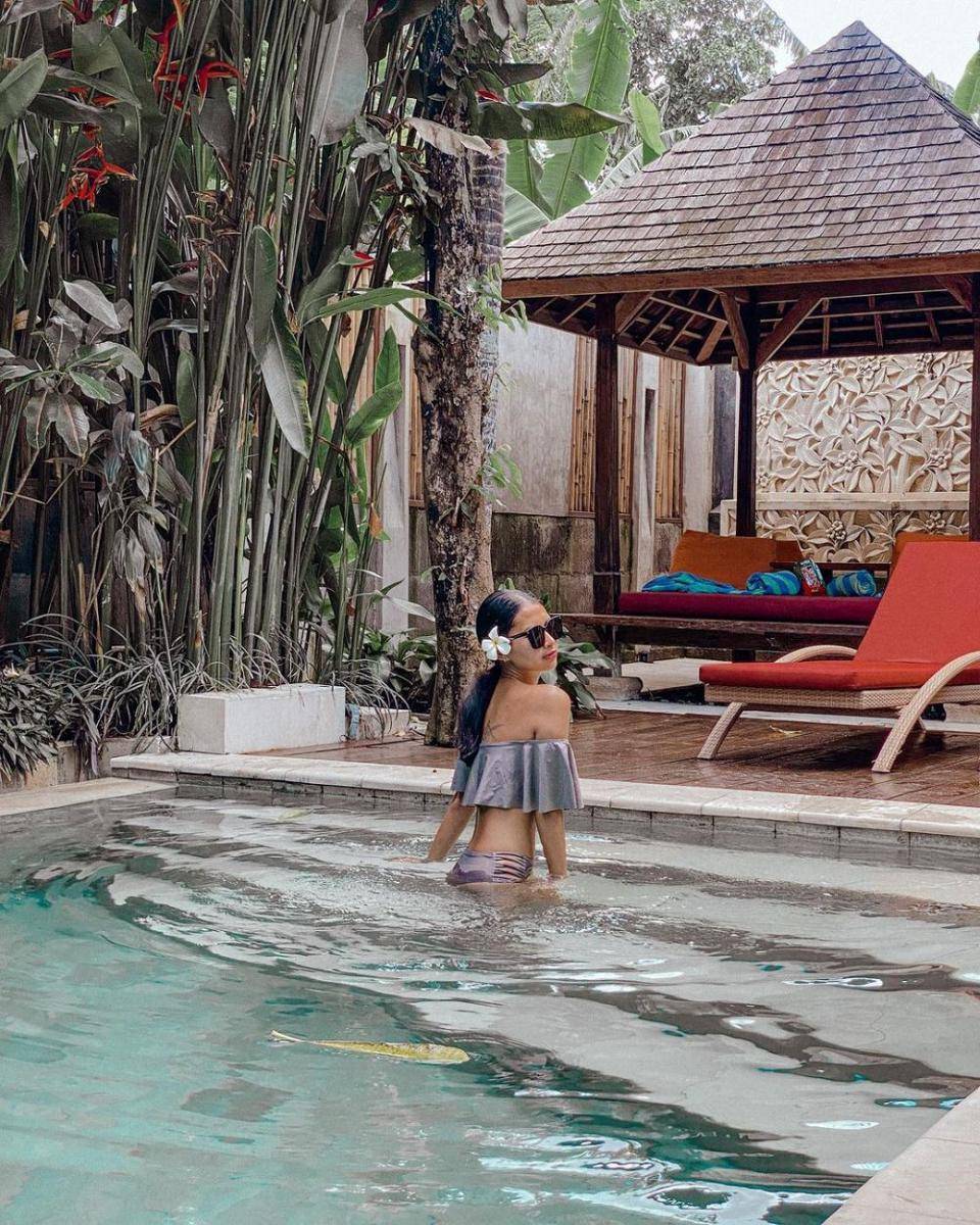 potret Soraya Rasyid di kolam renang (instagram.com/sorayarasyid12)
