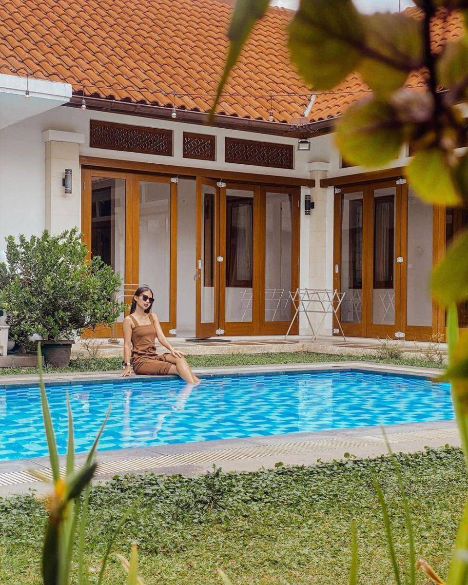 potret Soraya Rasyid di kolam renang (instagram.com/sorayarasyid12)