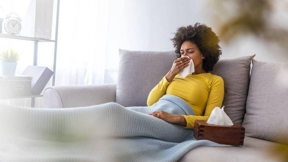 ilustrasi perempuan sedang pilek atau flu (intermountainhealthcare.org)
