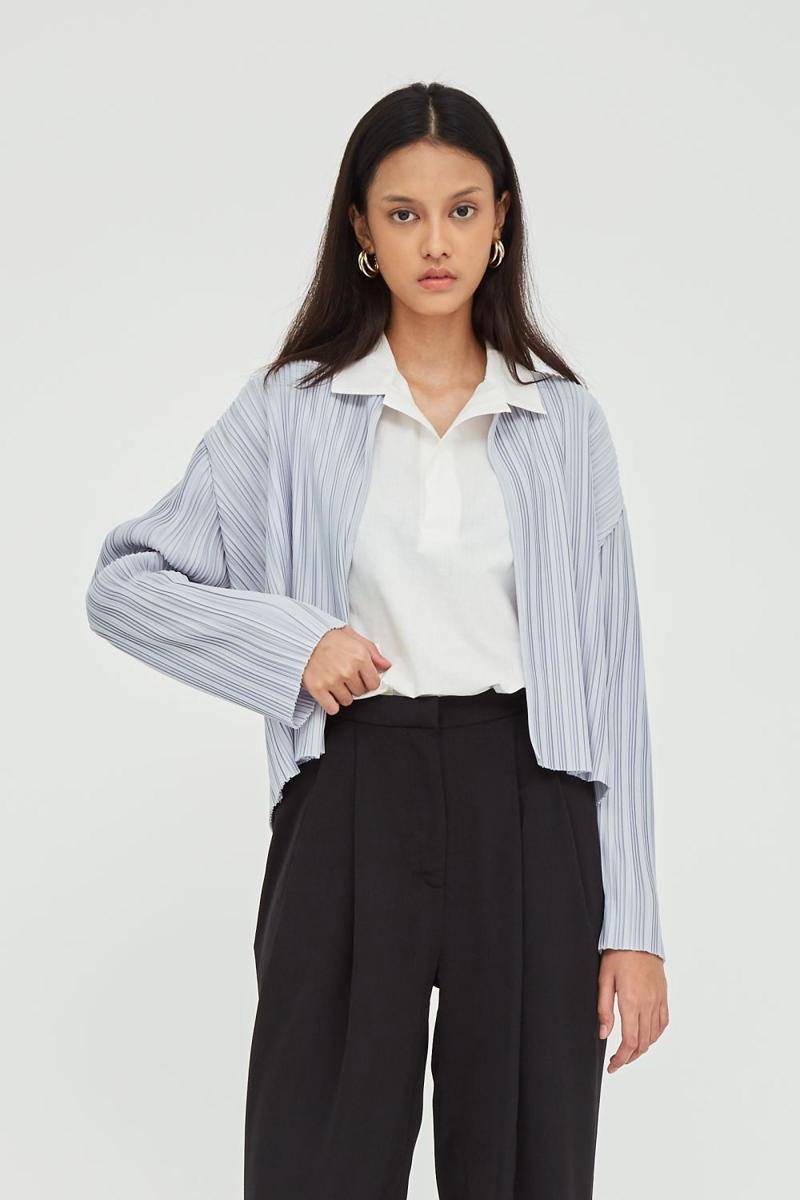 Foto produk cardigan. (shopatvelvet.com)