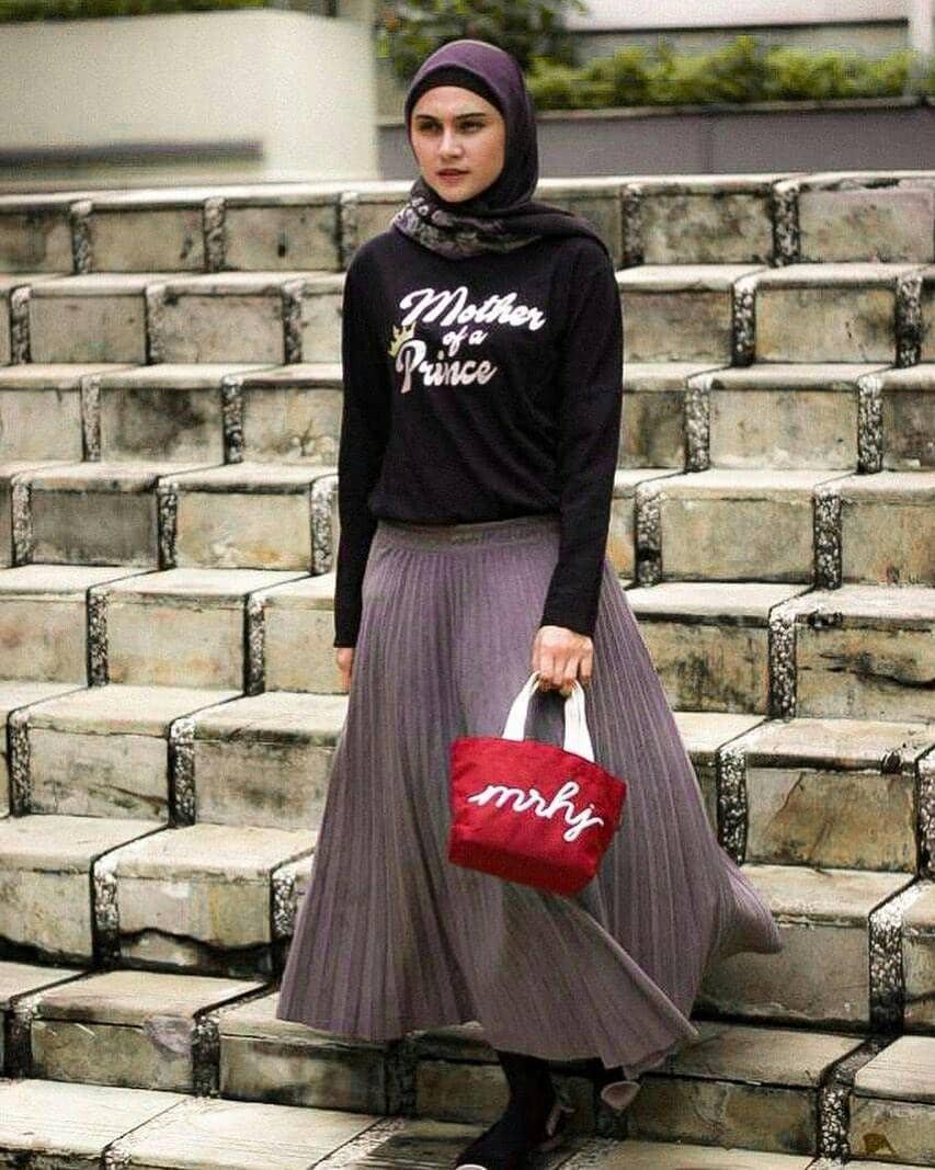 Zee Zee Shahab (Instagram.com/zeezeeshahab/)