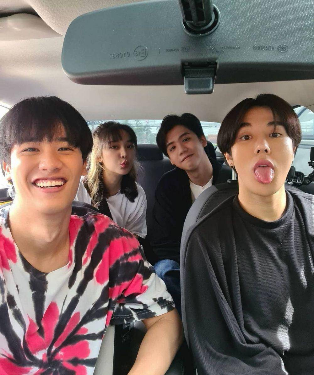Tawan Vihokratana, Arm Weerayut, Jan Ployshompoo, dan Sing Harit (instagram.com/tawan_v)
