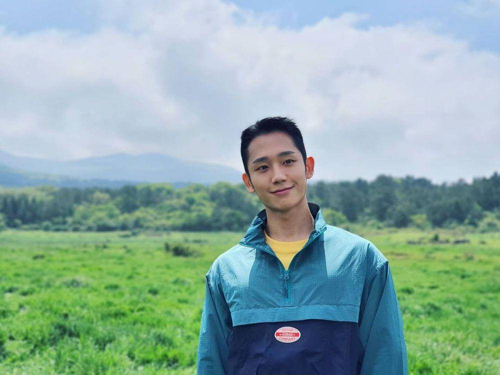 Jung Hae In (instagram.com/holyhaein)