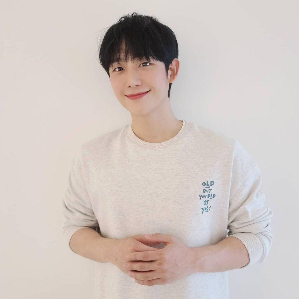Jung Hae In (instagram.com/holyhaein)