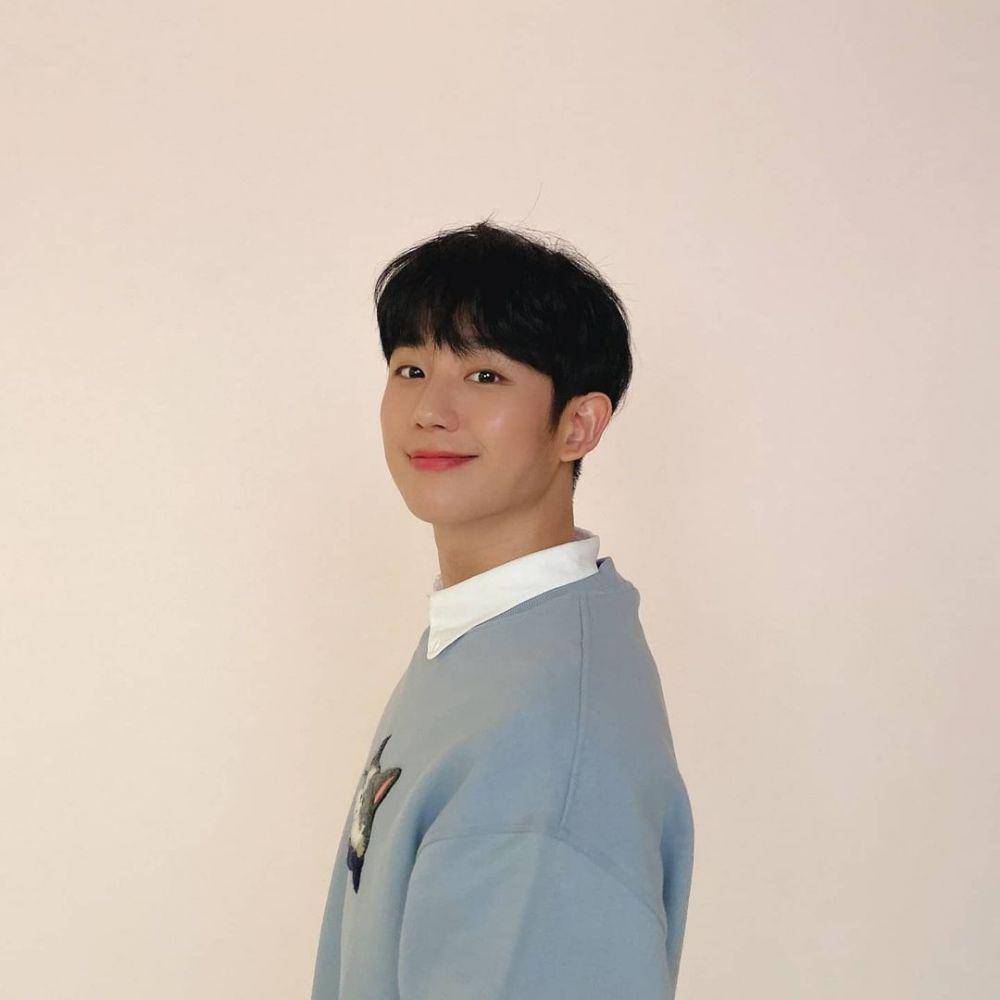 Jung Hae In (instagram.com/holyhaein)