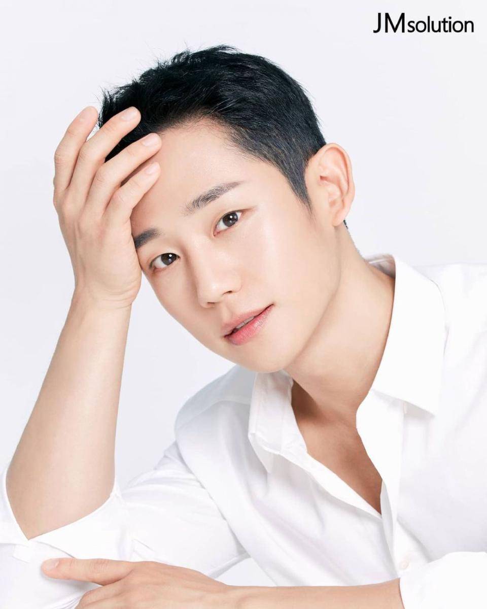 Jung Hae In (instagram.com/holyhaein)