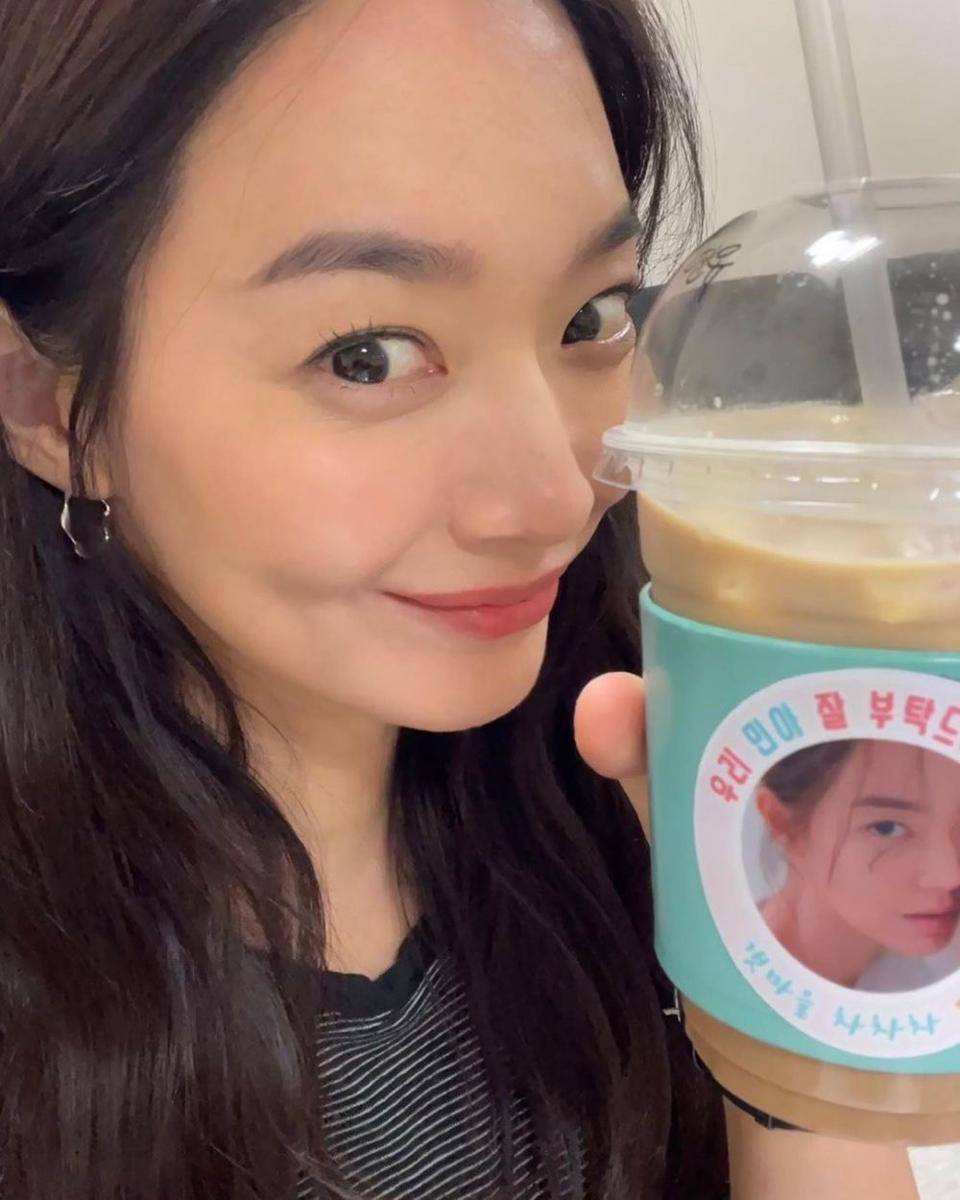 Shin Min Ah (instagram.com/illusomina)