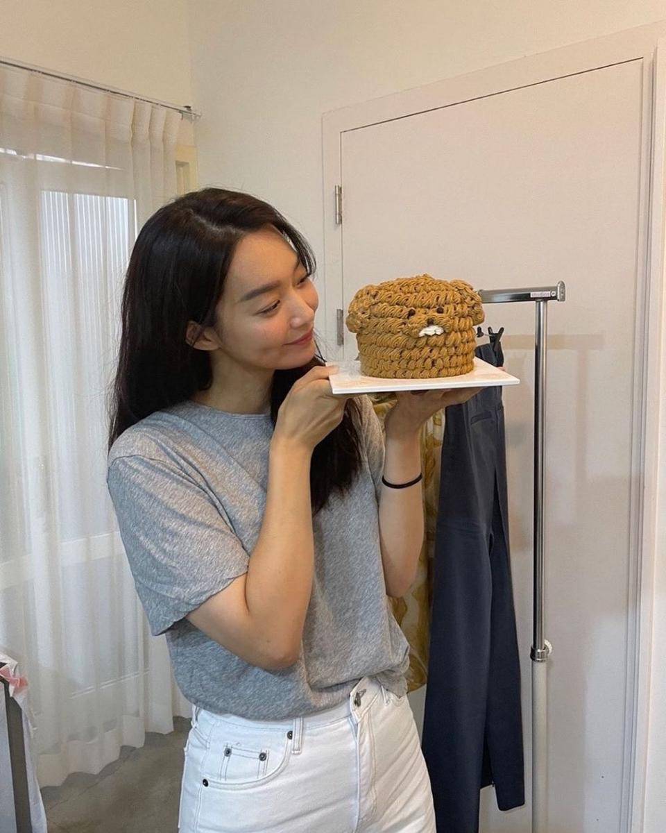 Shin Min Ah (instagram.com/illusomina)