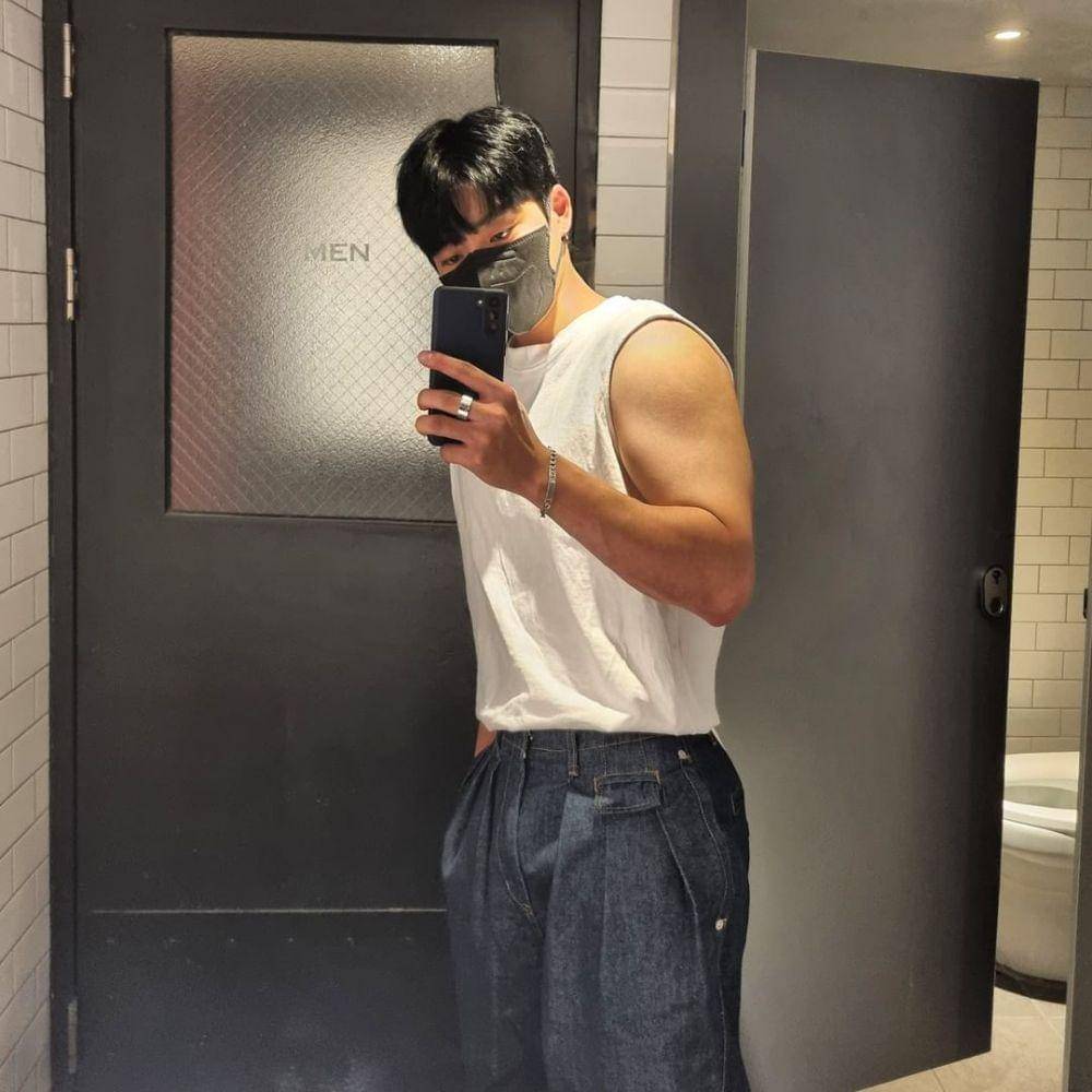 Kang Yul (instagram.com/_kangyul_)