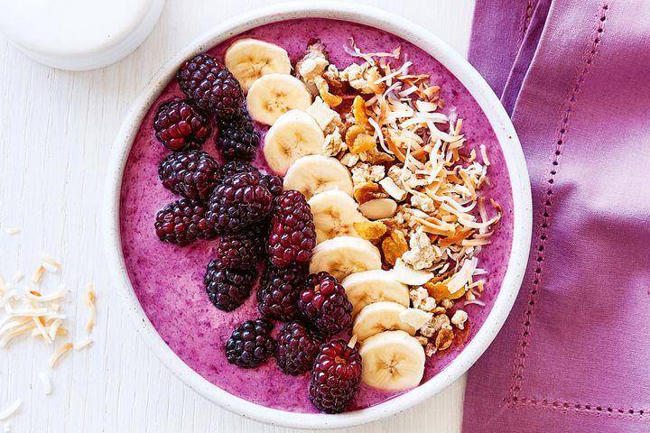 blackberry and banana smoothie bowl (www.taste.com.au)