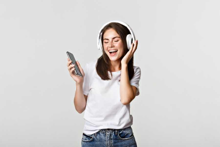 Rekomendasi 5 Lagu Indonesia yang Cocok untuk Mengurangi Overthinking
