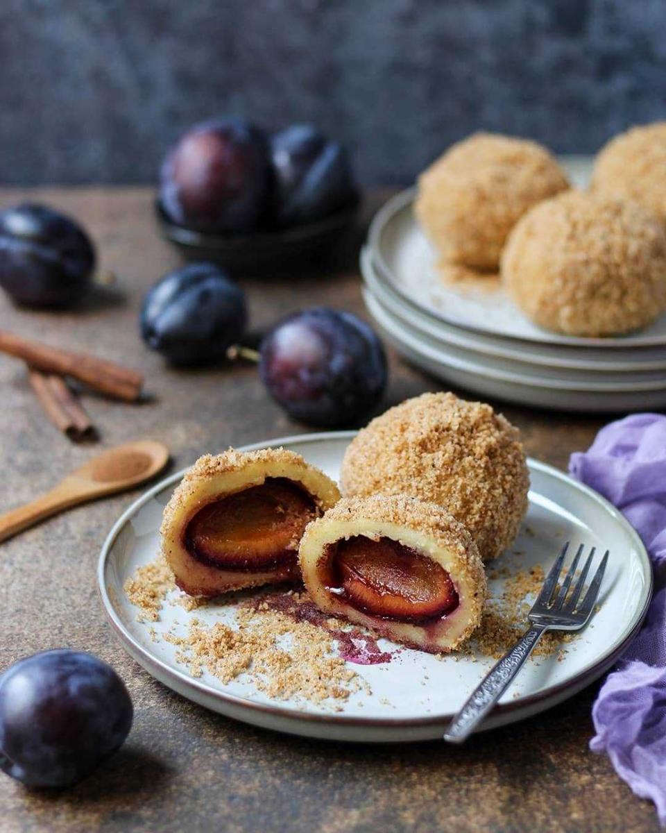 plum dumpling (instagram.com/natalija_mysticcakes)