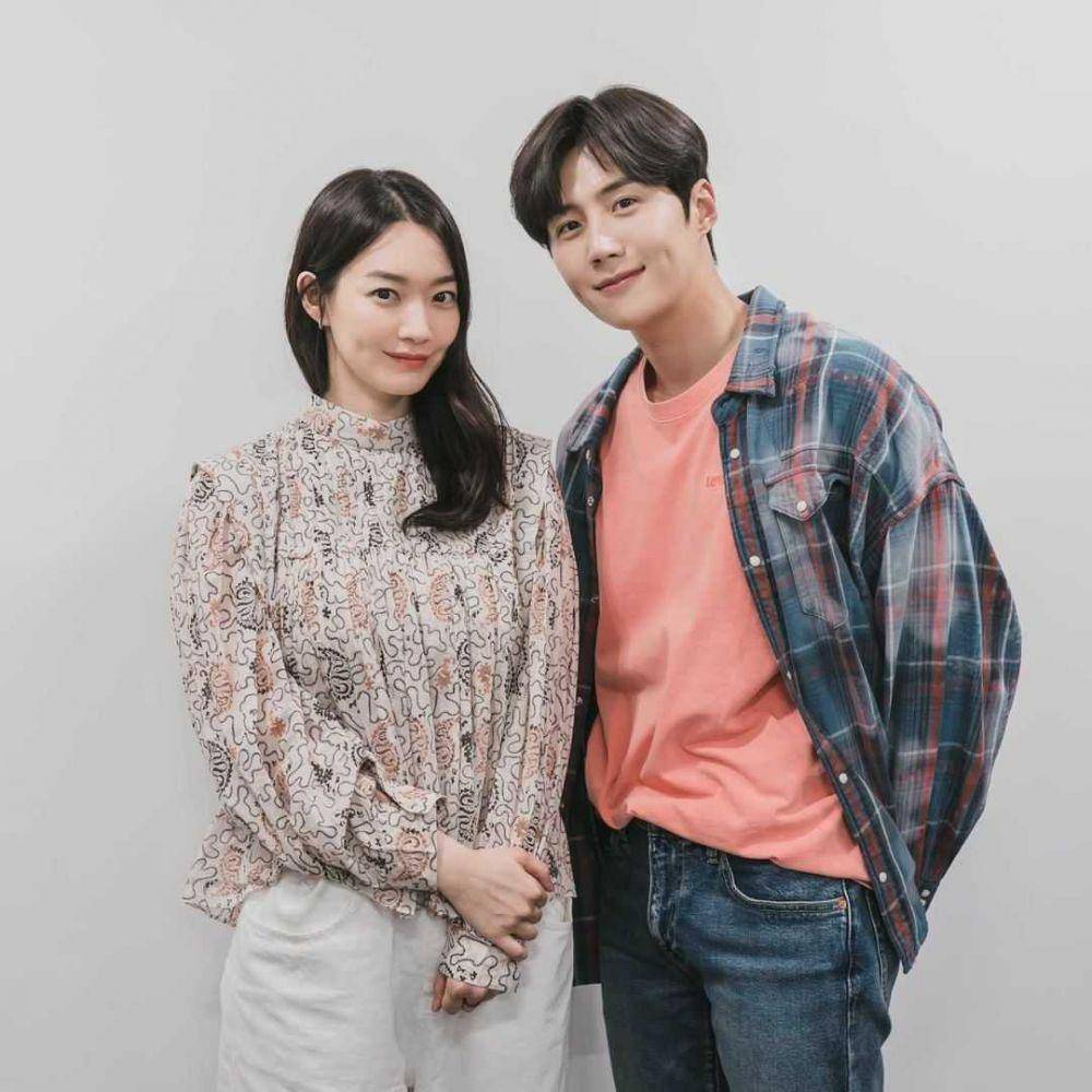 Shin Min Ah dan Kim Seon Ho (instagram.com/netflixid)