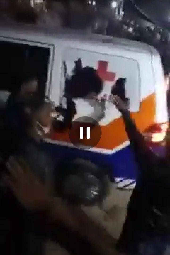 Massa merusak ambulans di Jember. IDN Times/Istimewa