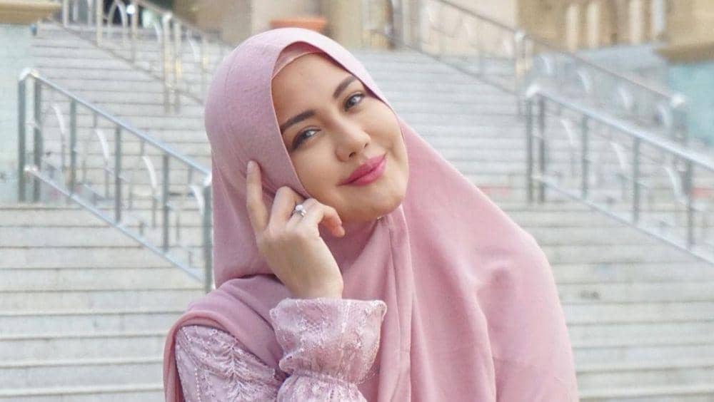 10 Potret Terbaru Juliana Moechtar, Semakin Anggun dalam Balutan Hijab