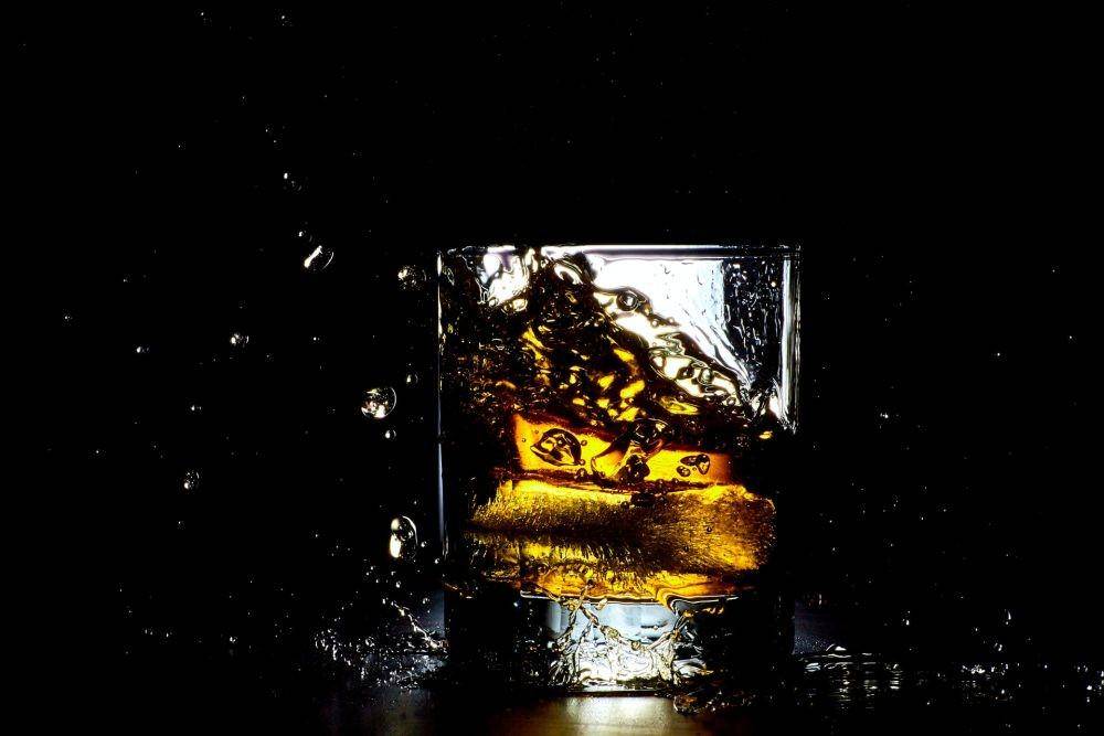 ilustrasi minuman beralkohol (unsplash.com/Mathew Schwartz)