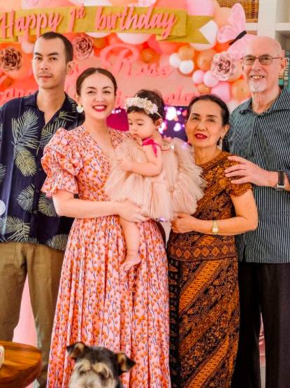 Ulang tahun putri Rianti Cartwright (instagram.com/riantic)