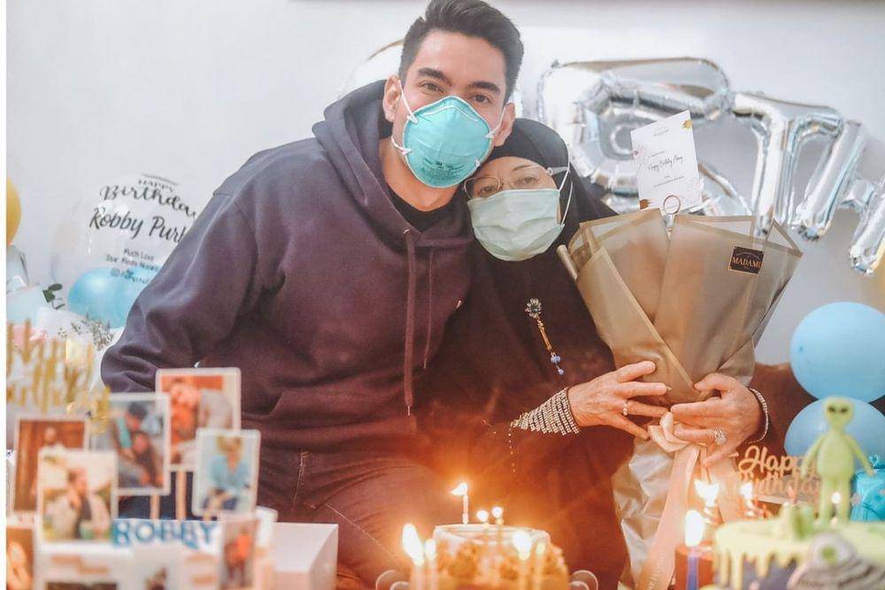 Robby Purba (instagram.com/robbypurba)