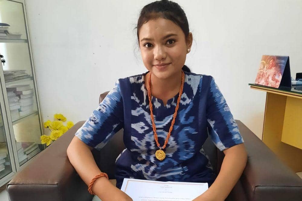 Roslinda (16) remaja asal Sumba Timur, Nusa Tenggara Timur, menerima Anugerah Komisi Perlindungan Anak Indonesia kategori Tokoh Anak Inspiratif. (dok. Wahana Visi)