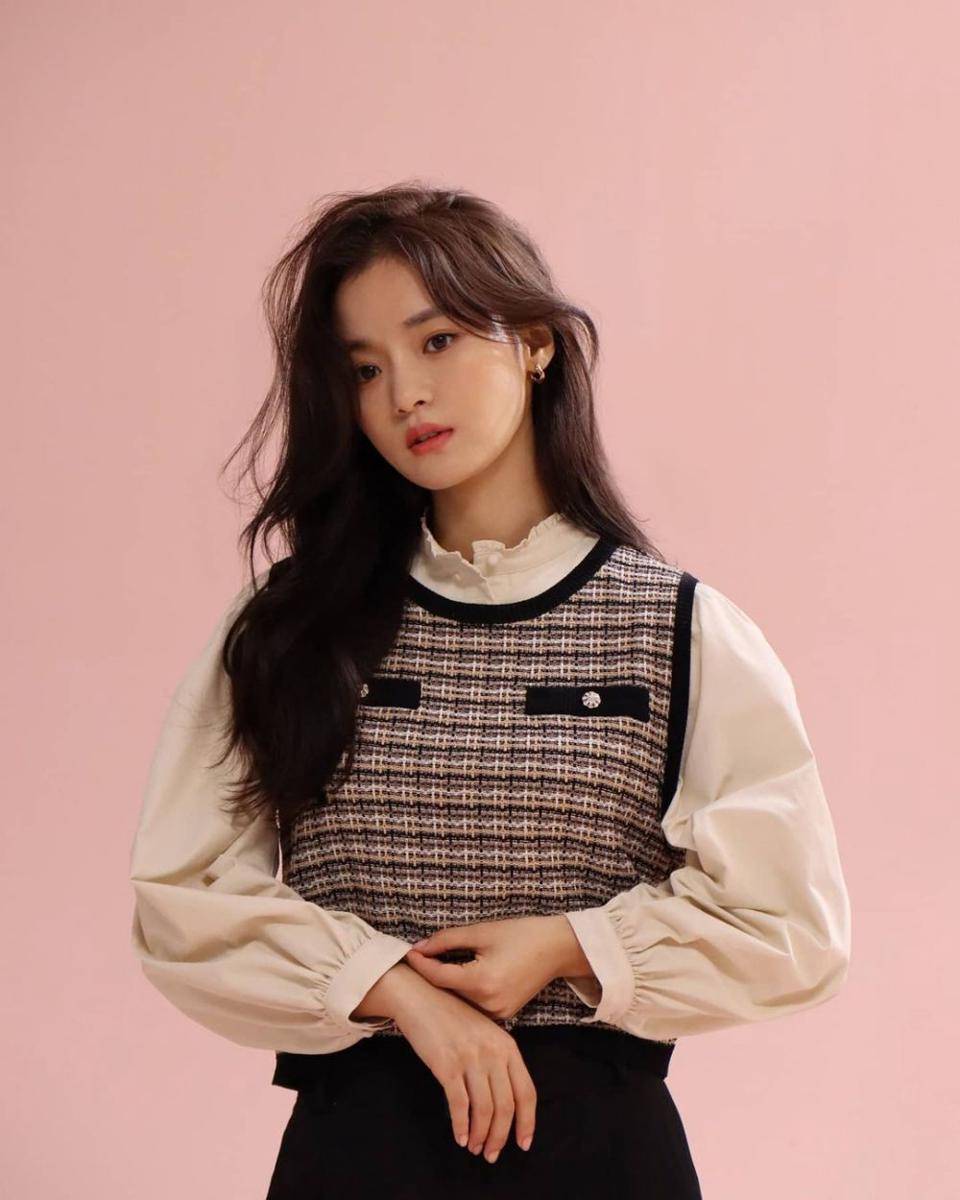 Go Bo Gyeol (instagram.com/gobogyeol)