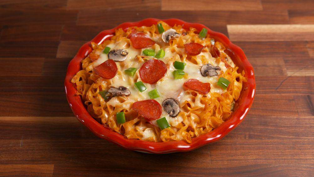 ilustrasi noodle pizza cake (delish.com)
