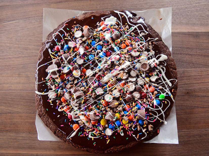 ilustrasi brownie pizza cake (foodnetwork.com/Ree Drummond)