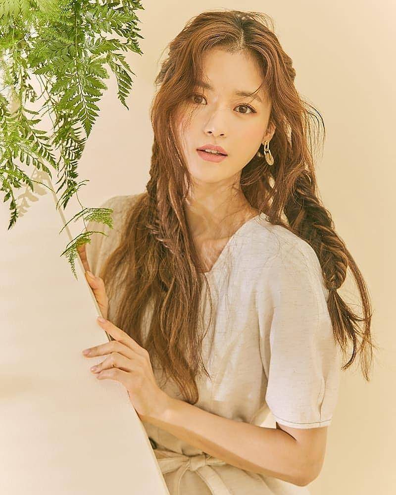 Go Bo Gyeol (instagram.com/gobogyeol)
