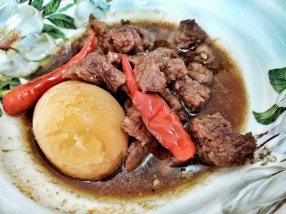 Semur daging (instagram.com/aprilindaf)
