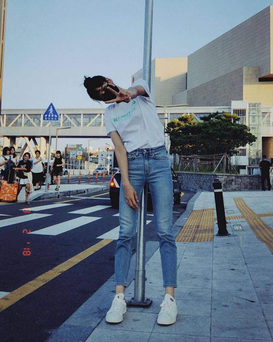 ide foto ala Lisa BLACKPINK (instagram.com/lalalalisa_m)