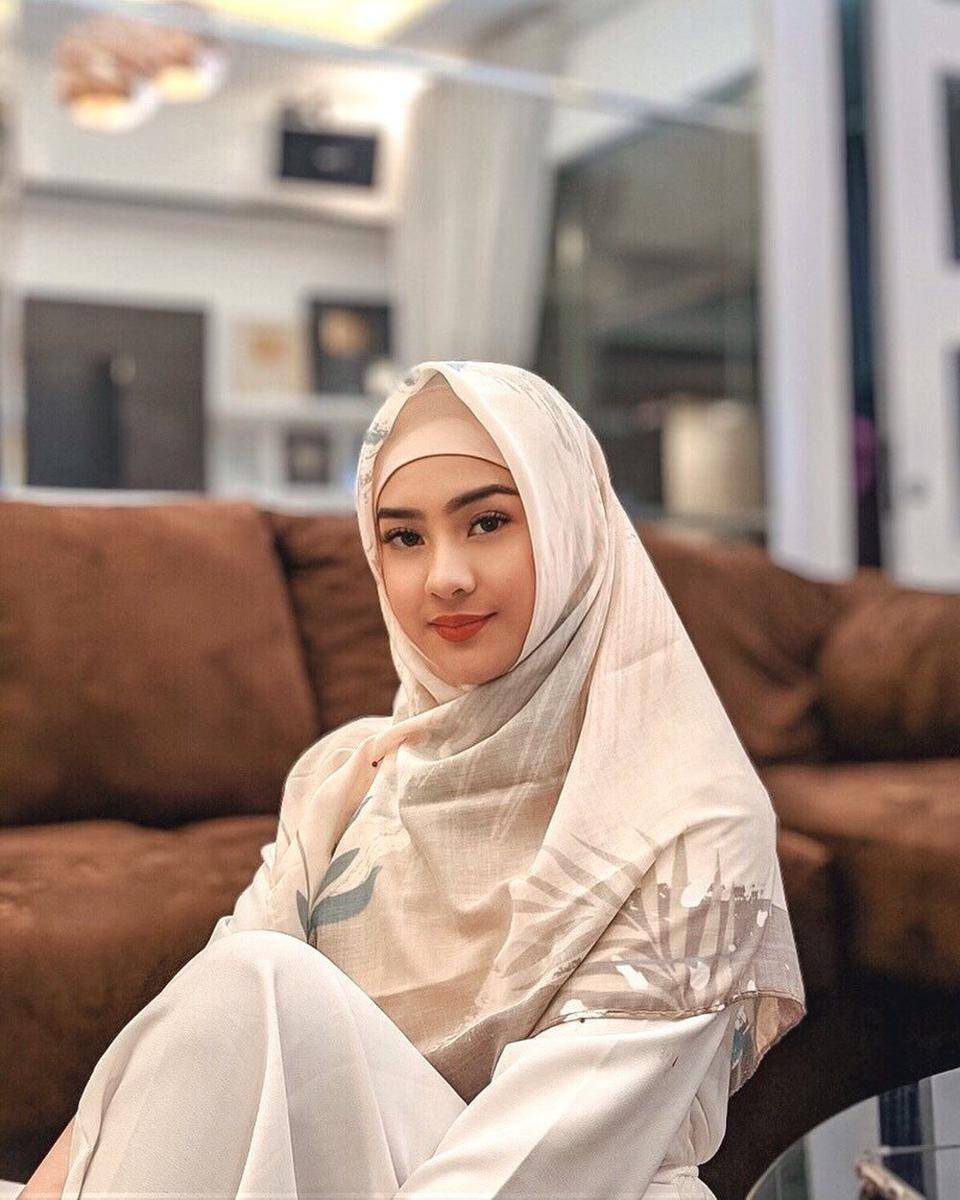 Anya Geraldine (instagram.com/anyageraldine)