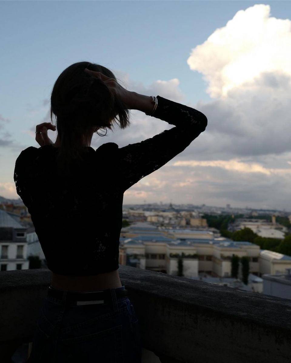 ide foto ala Lisa BLACKPINK (instagram.com/lalalalisa_m)