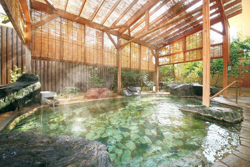 Onsen terkenal di Odaiba (questionjapan.com)