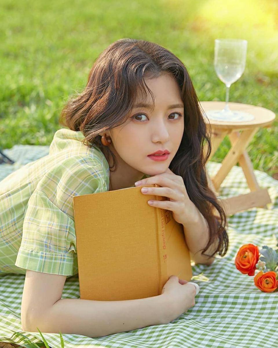 Go Bo Gyeol (instagram.com/gobogyeol)