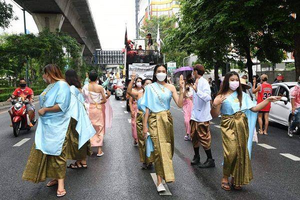 Sebagian besar warga Thailand gelar protes besar-besaran terkait lambannya vaksinasi. (Twitter.com/MoeMinKyaw11)