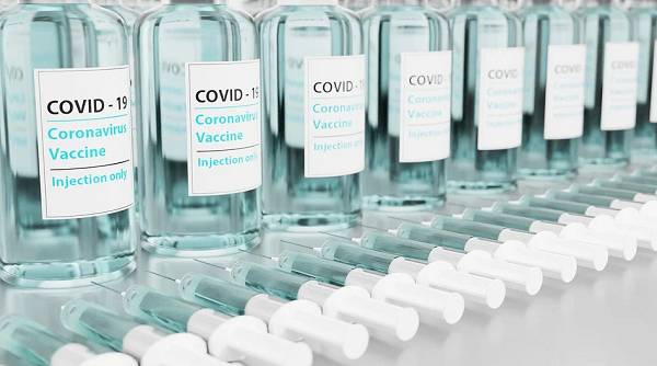 Ilustrasi vaksin COVID-19. (Pixabay.com/torstensimon)