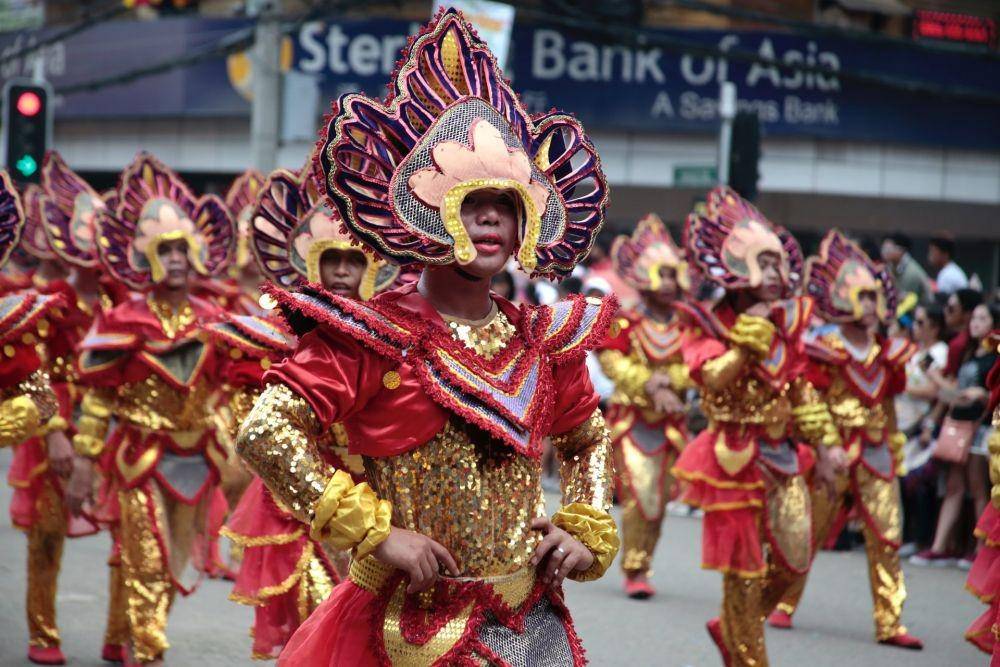 ilustrasi festival Singulog, Filipina (unsplash.com/@chloeevans)