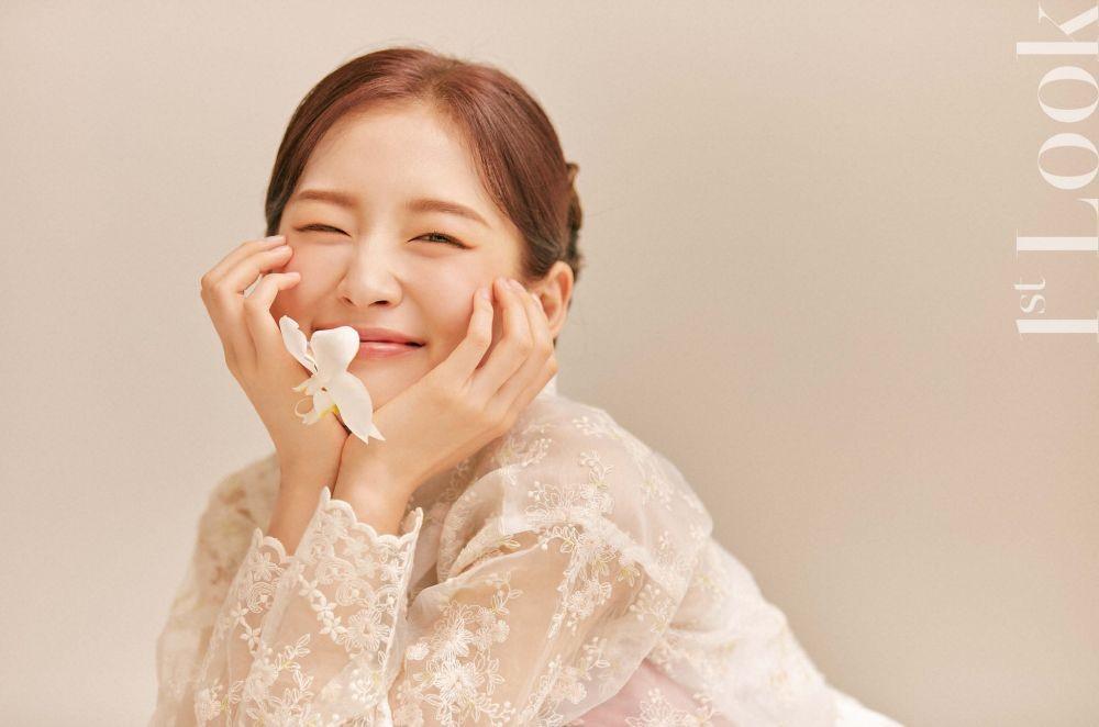 10 Gaya Pemotretan Arin Oh My Girl dengan Hanbok, Manisnya Kebangetan!