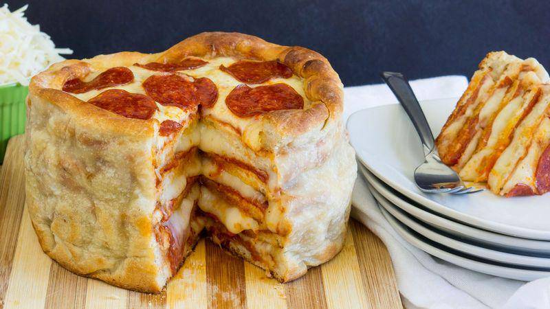 ilustrasi pepperoni pizza cake (pillsbury.com/Shawn Syphus)
