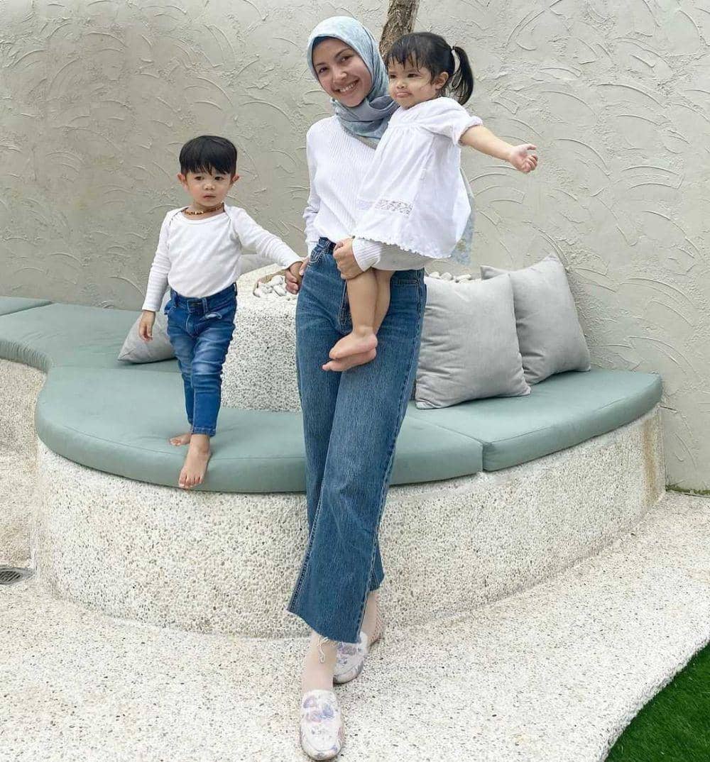 Ratna Galih dan anak kembarnya (instagram.com/ratnagalih)