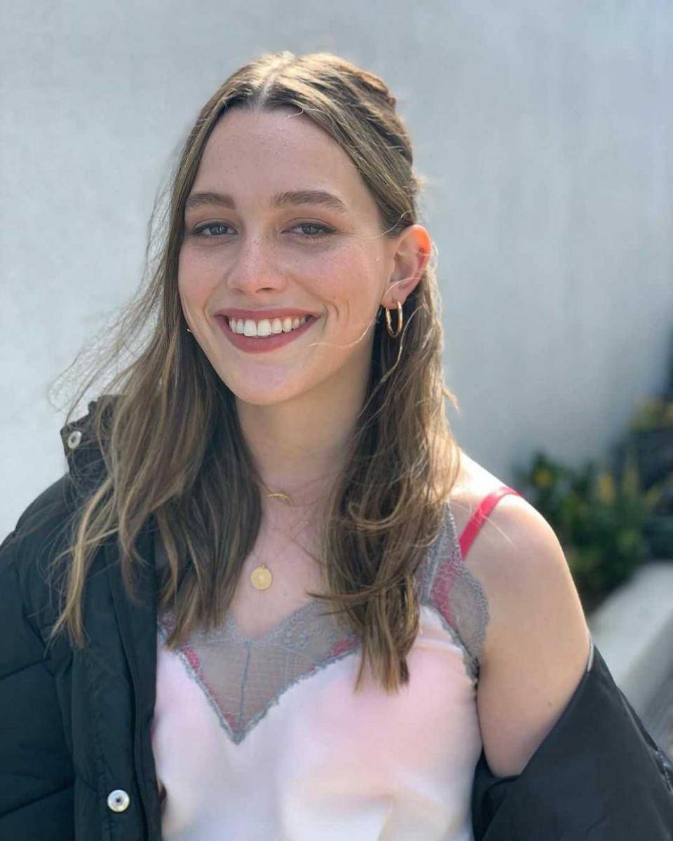 Victoria Pedretti (instagram.com/younetflix)