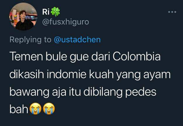 cuitan bule gak suka pedas (twitter.com/fusxhiguro)