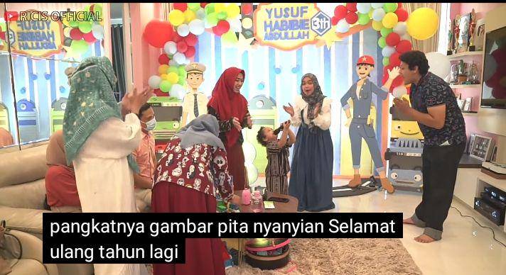keriaan ulang tahun ke-3 keponakan Ria Ricis (youtube.com/RICIS OFFICIAL)