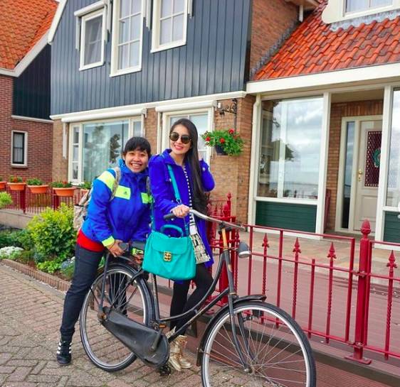 Kebersamaan Sandra Dewi dan asistennya (instagram.com/nduthspears)
