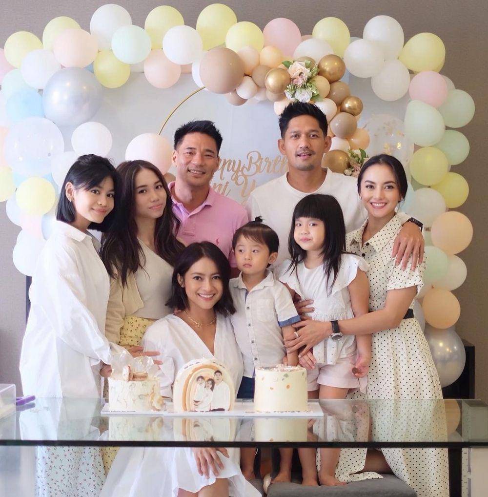Keluarga Ririn Ekawati dan Rini Yulianti (instagram.com/riniyulianti)