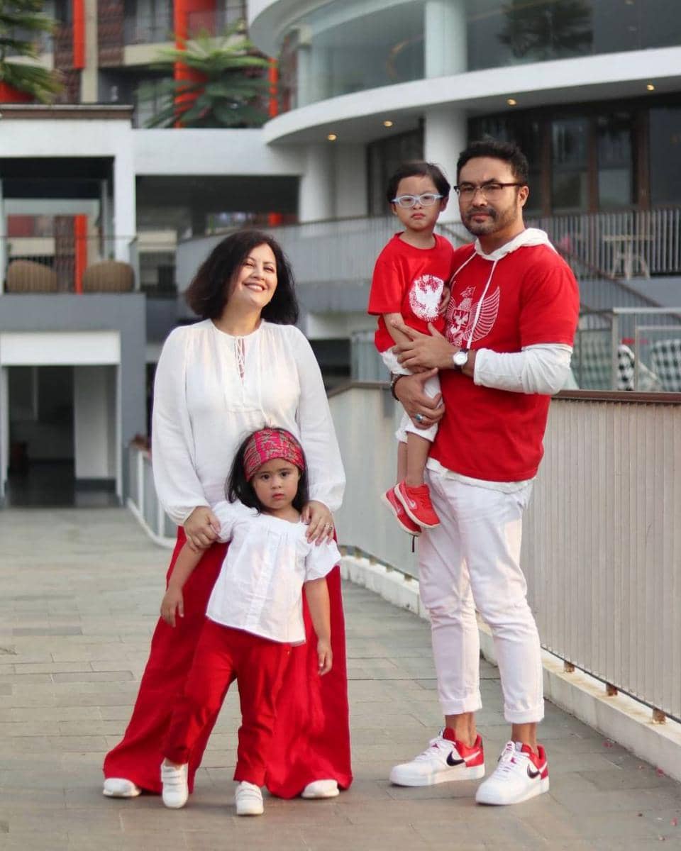 Surya Saputra dan anak kembarnya (instagram.com/suryasaputra507)